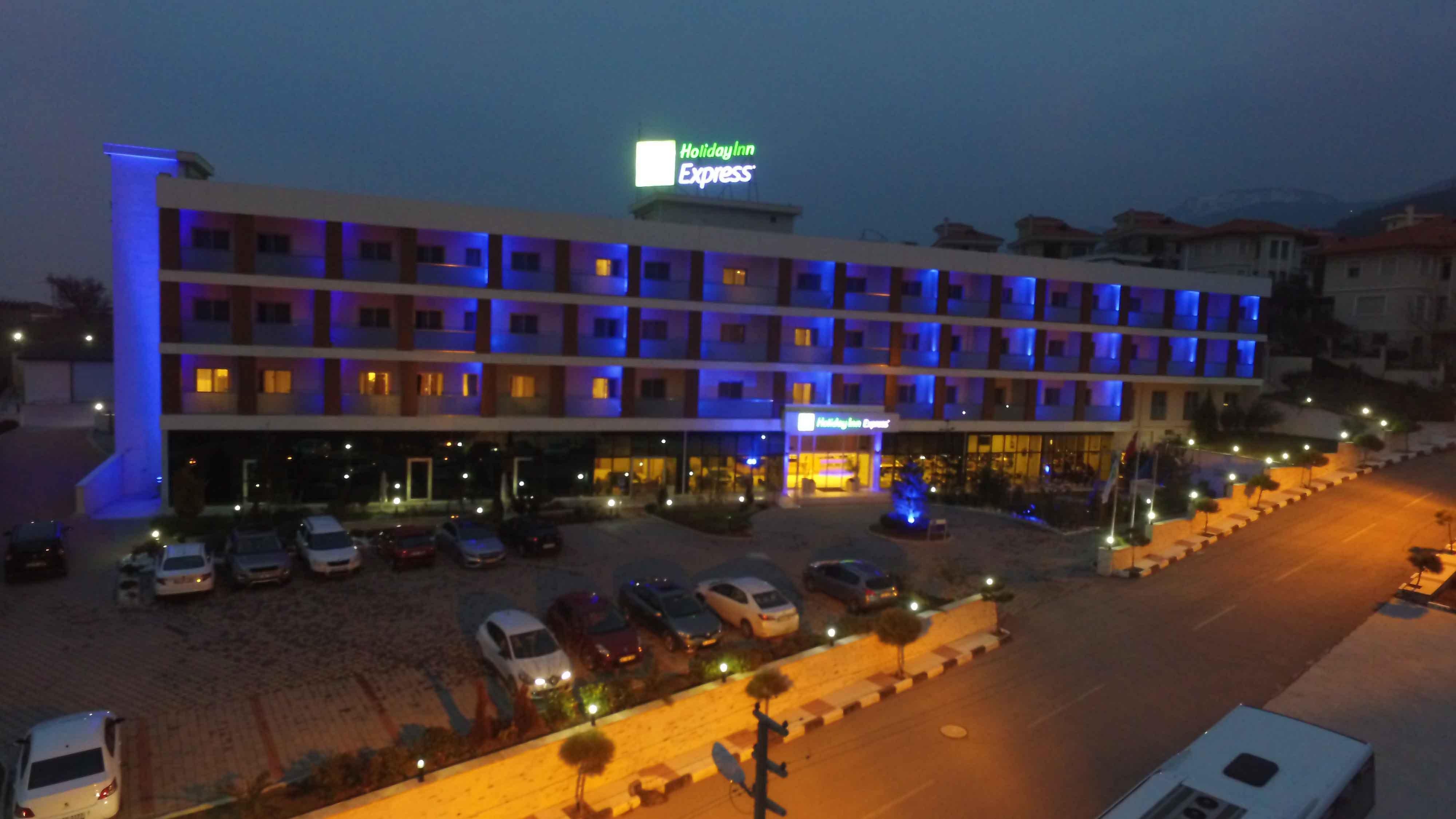 Holiday Inn Express Manisa-West By Ihg Экстерьер фото
